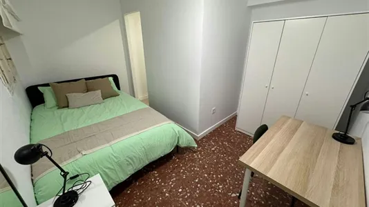 Rooms in Godelleta - photo 1