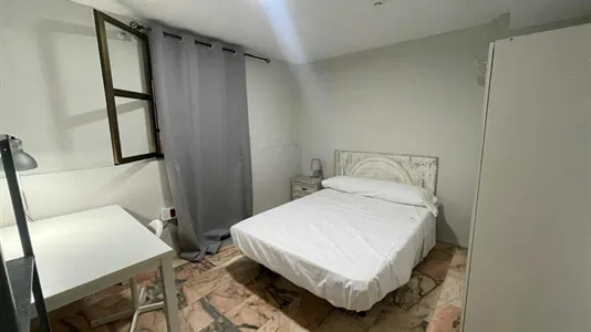 Rooms in Bami - photo 1