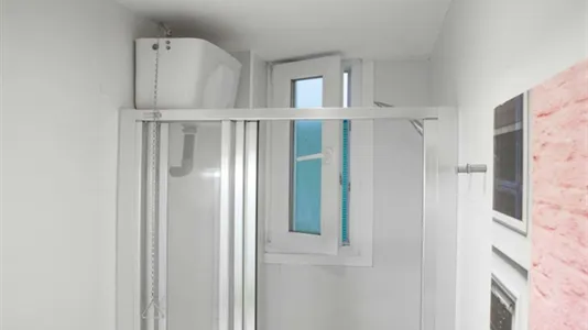 Rooms in Madrid Centro - photo 10