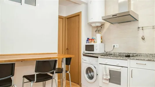 Rooms in Barcelona Ciutat Vella - photo 6