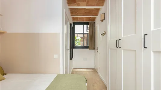 Rooms in Barcelona Sants-Montjuïc - photo 8
