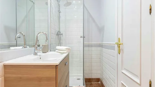 Rooms in Madrid Centro - photo 10