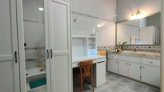 Rooms in Barcelona Ciutat Vella - photo 4