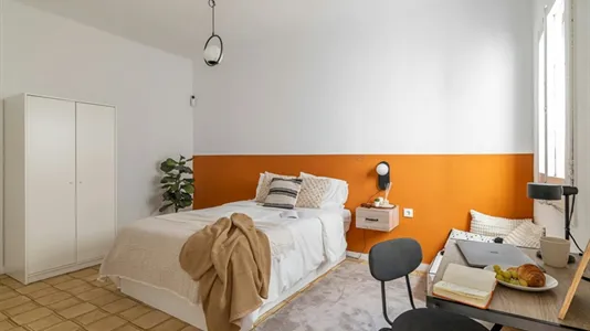 Rooms in Barcelona Ciutat Vella - photo 4