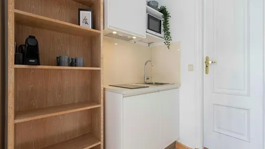 Rooms in Madrid Centro - photo 8