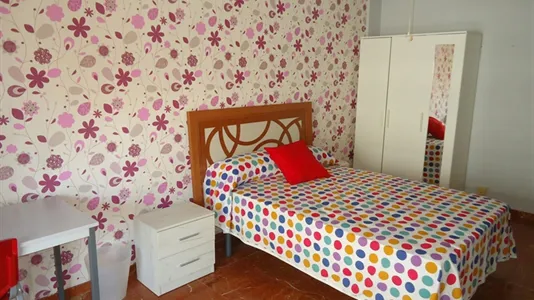 Rooms in Córdoba - photo 4