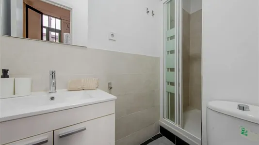 Rooms in Madrid Centro - photo 8