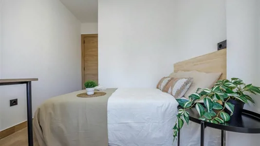 Rooms in el Camí de Vera - photo 3