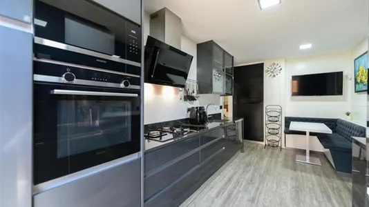 Houses in Villaviciosa de Odón - photo 4