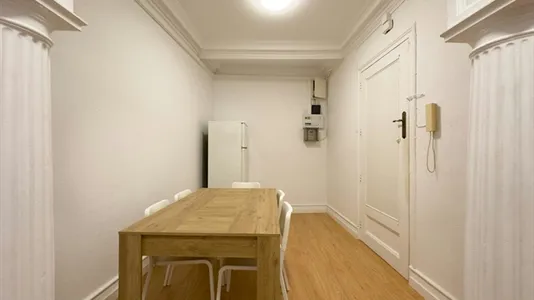 Rooms in Barcelona Ciutat Vella - photo 8