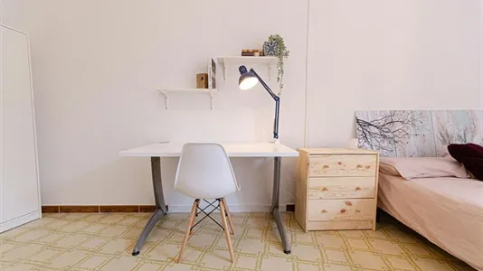 Rooms in Barcelona Ciutat Vella - photo 4