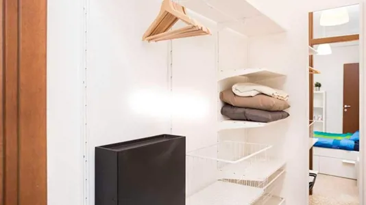 Rooms in Milano Zona 8 - Fiera, Gallaratese, Quarto Oggiaro - photo 3