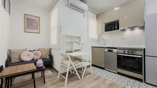 Apartments in Barcelona Ciutat Vella - photo 2