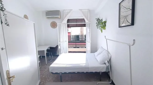 Rooms in Sevilla Casco Antiguo - photo 1