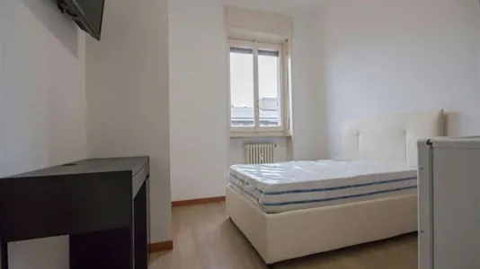 Rooms in Milano Zona 2 - Stazione Centrale, Gorla, Turro, Greco, Crescenzago - photo 2