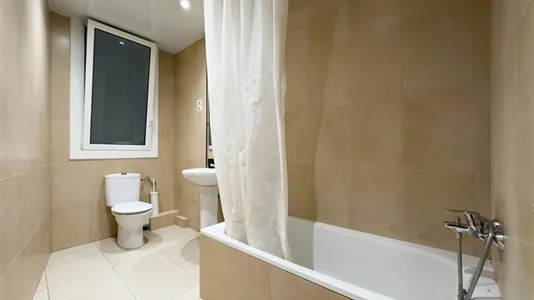 Rooms in Barcelona Ciutat Vella - photo 6
