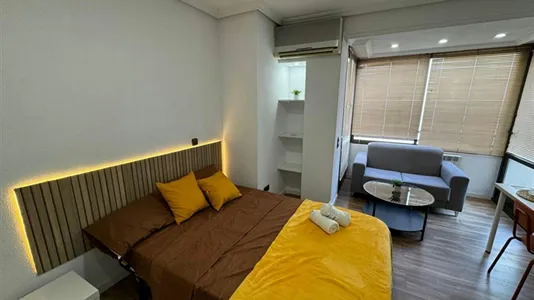 Rooms in Madrid Ciudad Lineal - photo 3