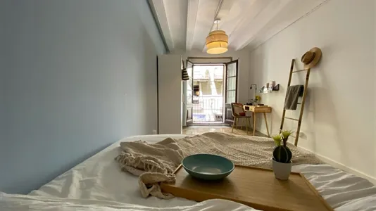 Rooms in Barcelona Ciutat Vella - photo 5