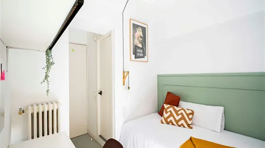 Rooms in Madrid Centro - photo 10