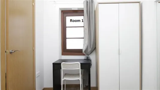 Rooms in Barcelona Ciutat Vella - photo 9