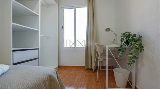 Rooms in el Camí de Vera - photo 4