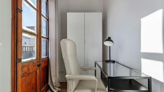Apartments in Barcelona Ciutat Vella - photo 4