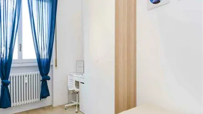 Room for rent in Milano Zona 5 - Vigentino, Chiaravalle, Gratosoglio, Milan