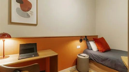 Rooms in Barcelona Ciutat Vella - photo 1