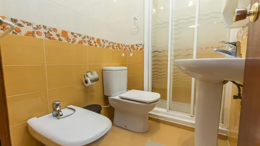 Rooms in Málaga - photo 10