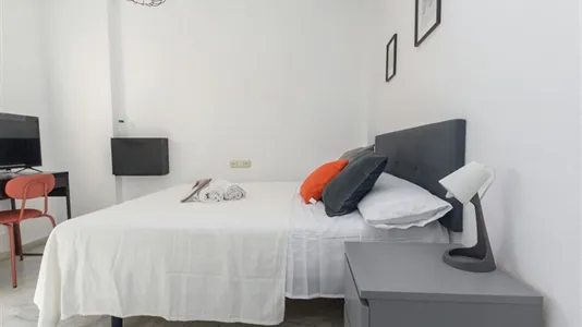 Rooms in Málaga - photo 5