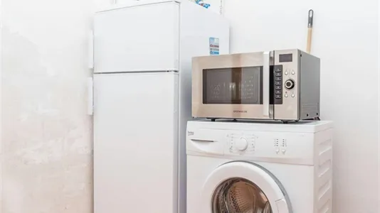 Rooms in Barcelona Ciutat Vella - photo 9