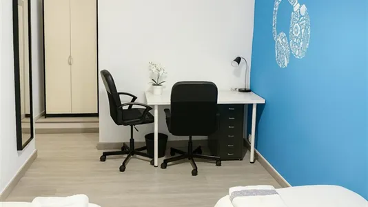 Rooms in Barcelona Ciutat Vella - photo 2