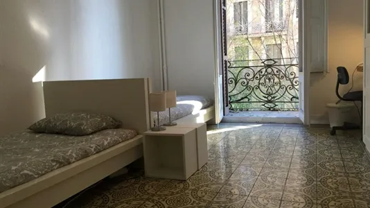 Rooms in Barcelona Eixample - photo 10