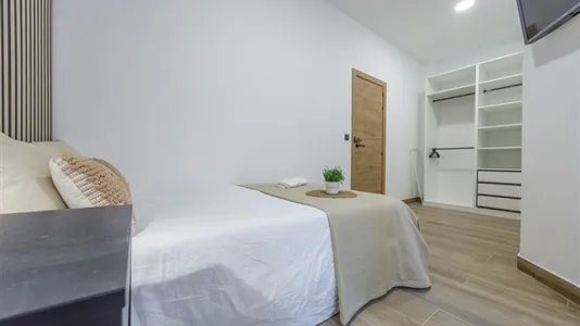 Rooms in Valencia Ciutat Vella - photo 5