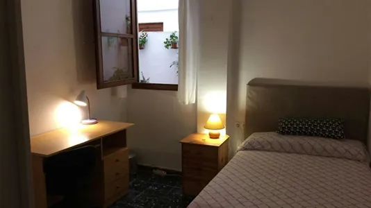 Rooms in el Camí de Vera - photo 4