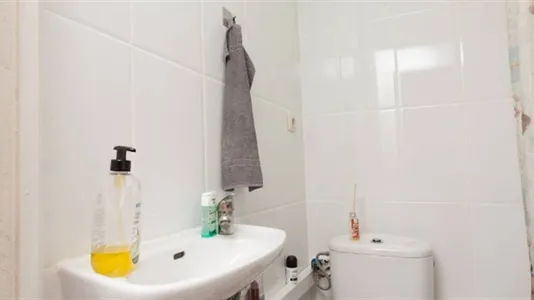 Rooms in Barcelona Ciutat Vella - photo 4