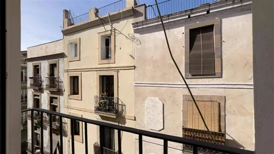 Rooms in Barcelona Ciutat Vella - photo 9