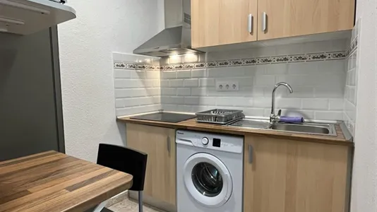 Rooms in Barcelona Ciutat Vella - photo 10