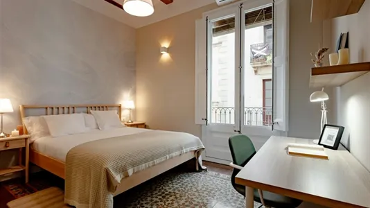 Rooms in Barcelona Ciutat Vella - photo 1