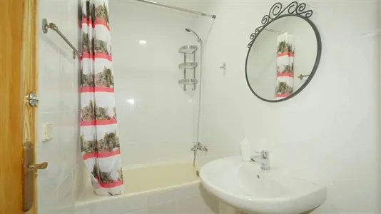 Rooms in Barcelona Ciutat Vella - photo 10