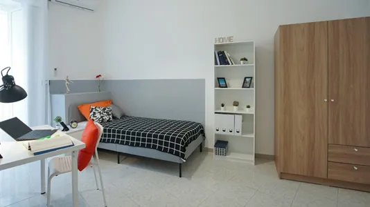 Rooms in Napoli Municipalità 2 - photo 5