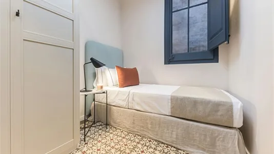 Apartments in Barcelona Eixample - photo 9