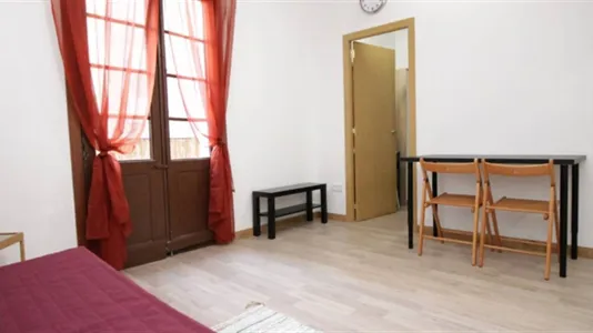 Rooms in Barcelona Ciutat Vella - photo 4
