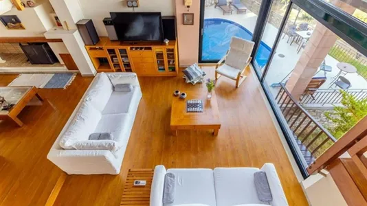 Houses in Heraklion - photo 4