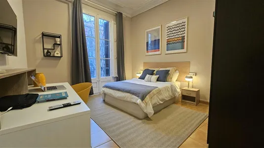 Rooms in Barcelona Eixample - photo 2