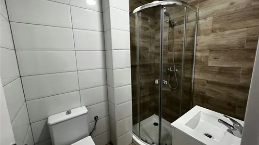 Rooms in Madrid Centro - photo 10