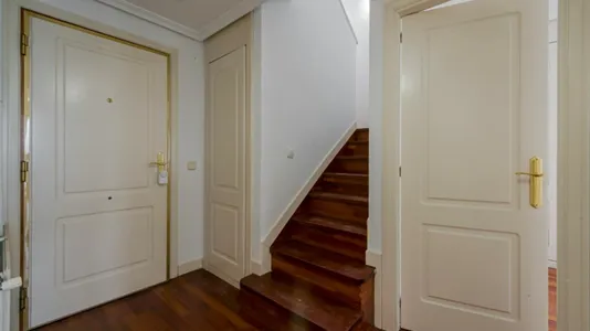 Rooms in El Encinar de los Reyes - photo 8