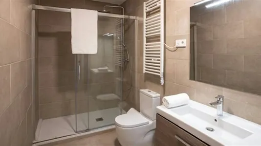 Rooms in Barcelona Ciutat Vella - photo 7