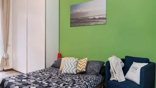 Rooms in Milano Zona 8 - Fiera, Gallaratese, Quarto Oggiaro - photo 4