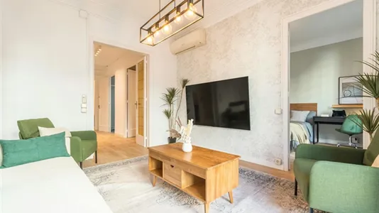 Rooms in Barcelona Eixample - photo 8